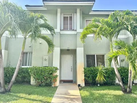 121 Hidden Ct Rd #11-C, Hollywood, FL 33023