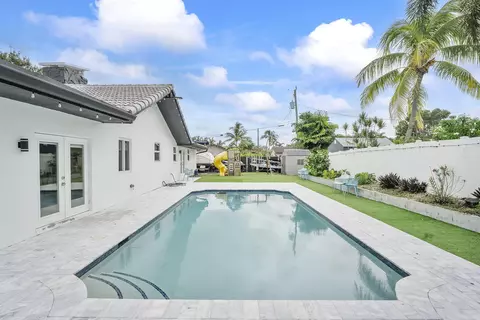 5800 SW 19th St, Plantation, FL 33317