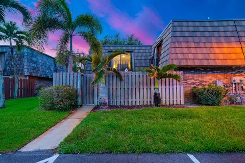 1704 Forest Lakes Cir #A, West Palm Beach, FL 33406