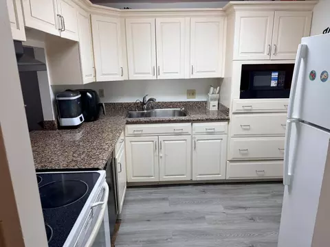 480 Executive Center Dr #3H, West Palm Beach, FL 33401
