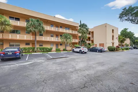 8400 Lagos De Campo Blvd #303, Tamarac, FL 33321