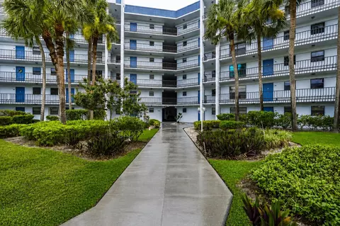 4640 Lucerne Lakes Blvd W #404, Lake Worth, FL 33467