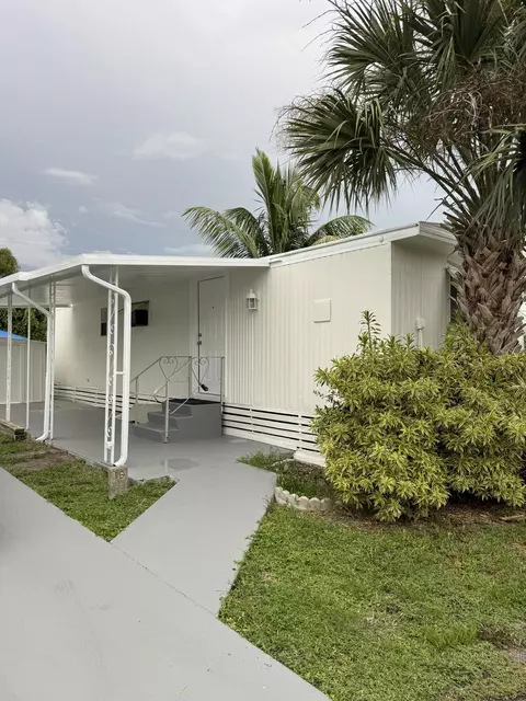 16 Palm Dr #16, Lake Worth Beach, FL 33461