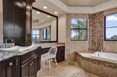 Bath - 4930 NE 27th Ter, Lighthouse Point, FL 33064 photo 4 of 4