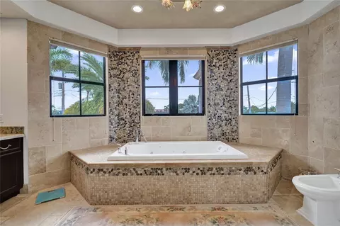 Bath - 4930 NE 27th Ter, Lighthouse Point, FL 33064 photo 2 of 4