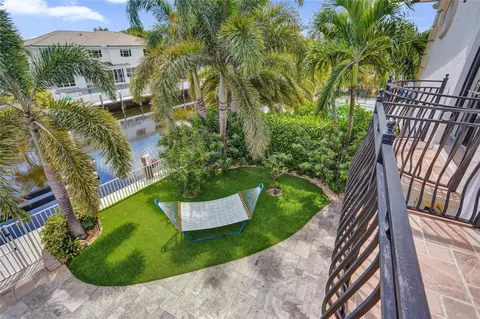 Exterior - 4930 NE 27th Ter, Lighthouse Point, FL 33064 photo 3 of 19