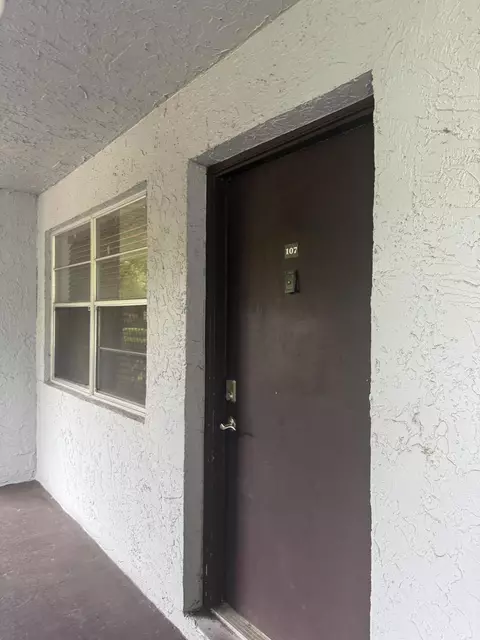 8450 Lagos De Campo Blvd #107, Tamarac, FL 33321