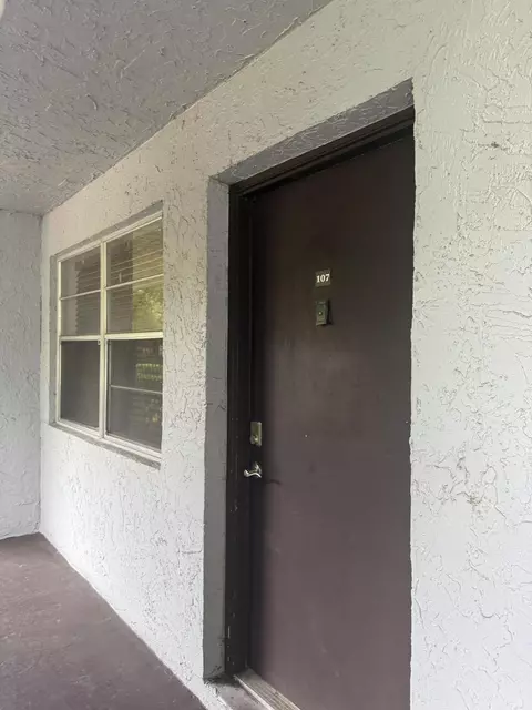 8450 Lagos De Campo Blvd #107, Tamarac, FL 33321