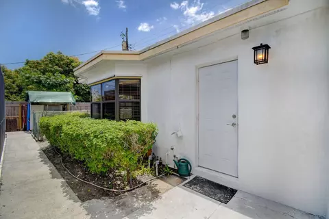 1316 Date Palm Dr #REAR, Lantana, FL 33462
