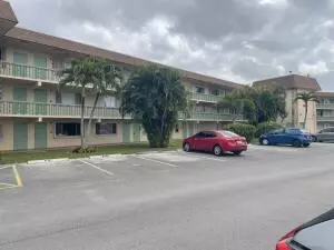 400 Village Green Cir W #202, Palm Springs, FL 33461