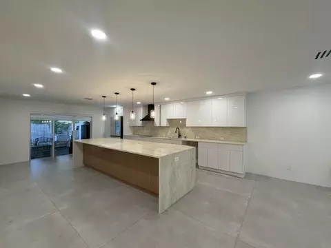 8971 NW 33rd St #E-W, Coral Springs, FL 33065