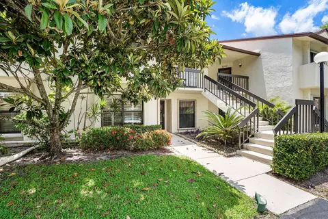 3349 Lucerne Park Dr, Greenacres, FL 33467