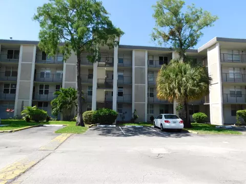 4851 NW 26th Ct #443, Lauderdale Lakes, FL 33313