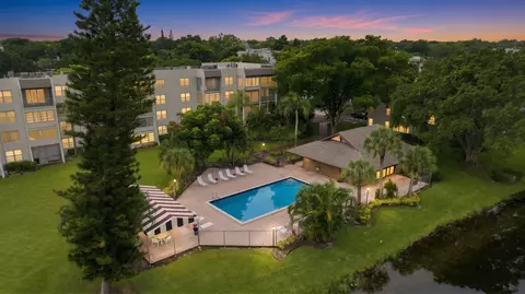 9440 Poinciana Pl #314, Davie, FL 33324