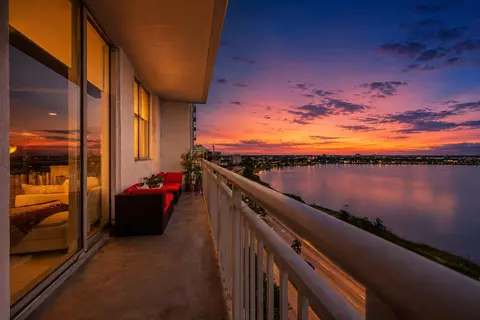 300 S Australian Ave #907, West Palm Beach, FL 33401