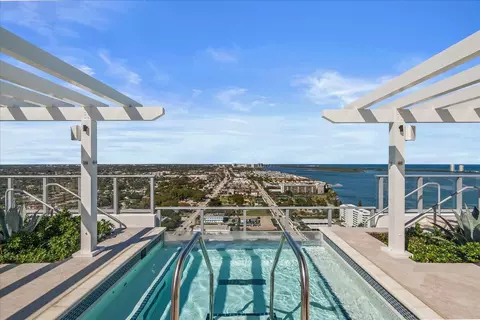 220 Lake Shore Dr #813, Lake Park, FL 33403