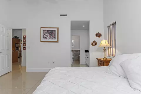 Bedroom - 761 Greenbriar Ave, Davie, FL 33325 photo 3 of 5