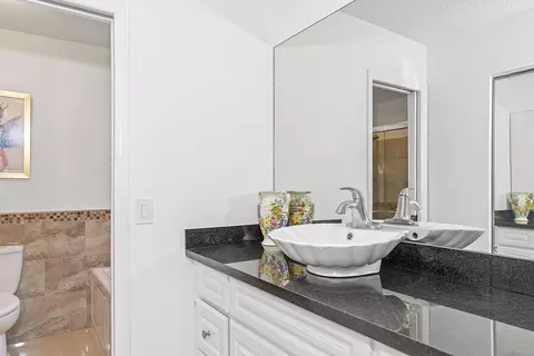Bath - 761 Greenbriar Ave, Davie, FL 33325 photo 1 of 5