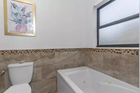Bath - 761 Greenbriar Ave, Davie, FL 33325 photo 4 of 5