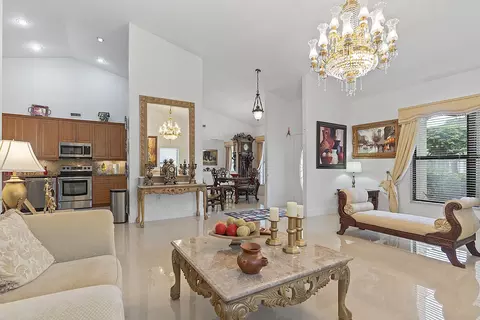 Living - 761 Greenbriar Ave, Davie, FL 33325 photo 3 of 5