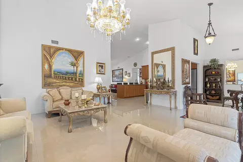 Living - 761 Greenbriar Ave, Davie, FL 33325 photo 2 of 5