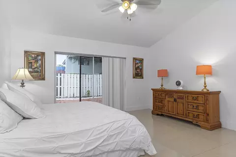 Bedroom - 761 Greenbriar Ave, Davie, FL 33325 photo 4 of 5