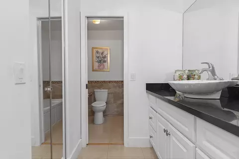 Bath - 761 Greenbriar Ave, Davie, FL 33325 photo 2 of 5
