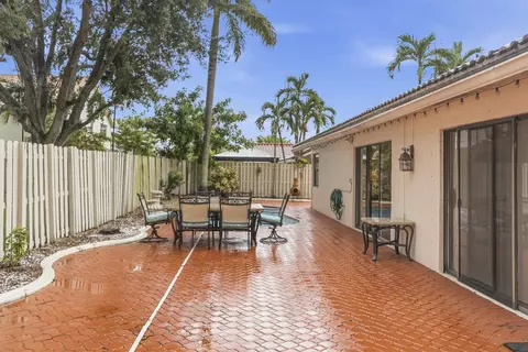 Exterior - 761 Greenbriar Ave, Davie, FL 33325 photo 7 of 8