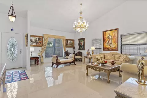 Living - 761 Greenbriar Ave, Davie, FL 33325 photo 4 of 5