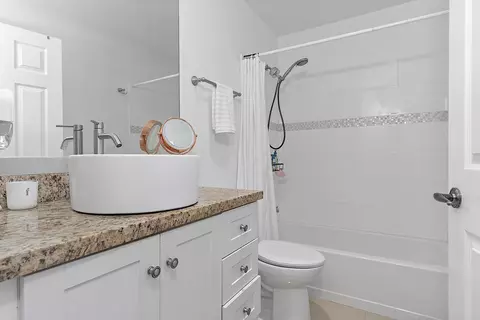 Bath - 761 Greenbriar Ave, Davie, FL 33325 photo 5 of 5