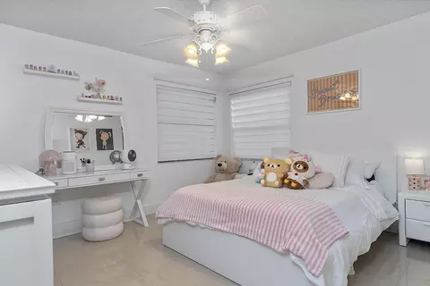 Bedroom - 761 Greenbriar Ave, Davie, FL 33325 photo 5 of 5