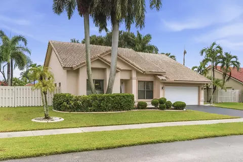 Exterior - 761 Greenbriar Ave, Davie, FL 33325 photo 3 of 8