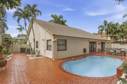 Exterior - 761 Greenbriar Ave, Davie, FL 33325 photo 6 of 8