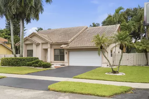 Exterior - 761 Greenbriar Ave, Davie, FL 33325 photo 2 of 8
