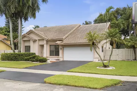 Exterior - 761 Greenbriar Ave, Davie, FL 33325 photo 2 of 8