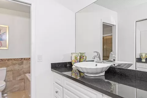 Bath - 761 Greenbriar Ave, Davie, FL 33325 photo 1 of 5