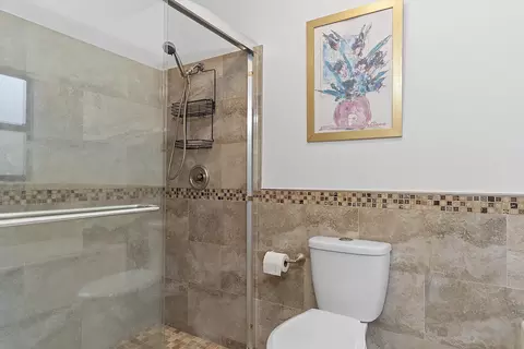 Bath - 761 Greenbriar Ave, Davie, FL 33325 photo 3 of 5