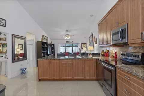 Kitchen - 761 Greenbriar Ave, Davie, FL 33325 photo 2 of 6
