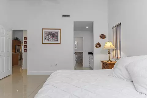 Bedroom - 761 Greenbriar Ave, Davie, FL 33325 photo 3 of 5