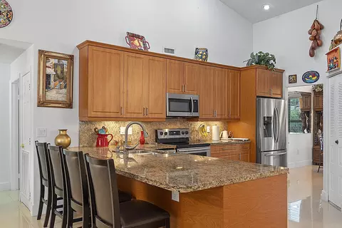 Kitchen - 761 Greenbriar Ave, Davie, FL 33325 photo 5 of 6