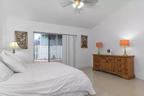 Bedroom - 761 Greenbriar Ave, Davie, FL 33325 photo 4 of 5