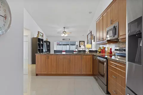 Kitchen - 761 Greenbriar Ave, Davie, FL 33325 photo 1 of 6