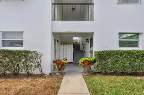 3210 Meridian Way S #11, Palm Beach Gardens, FL 33410