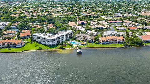 227 N Lakeshore Dr, Hypoluxo, FL 33462