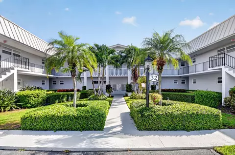 32 Colonial Club Dr #102, Boynton Beach, FL 33435