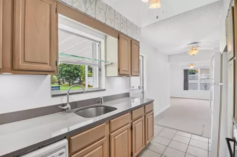129 Greenbrier Dr, Palm Springs, FL 33461