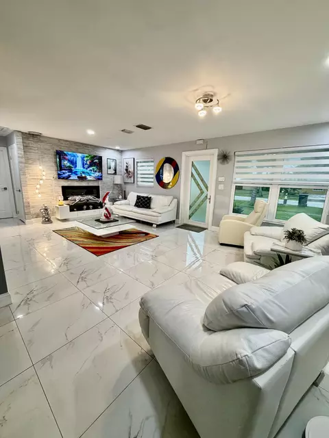 3407 Taconic Dr, West Palm Beach, FL 33406