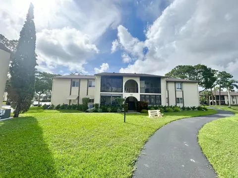 132 Lake Pine Cir #B-2, Greenacres, FL 33463