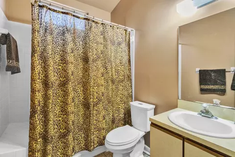 Bath - 111 Maplecrest Cir, Jupiter, FL 33458 photo 4 of 4
