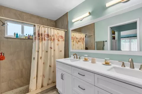 Bath - 111 Maplecrest Cir, Jupiter, FL 33458 photo 2 of 4
